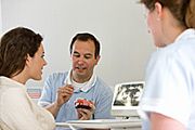 Implantate - Zahnarzt Drs. (NL) Heuschen erklärt Patienten worauf es ankommt!
